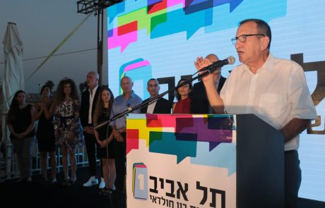 על חוף הים, מוקף דוגמניות וסלבס: חולדאי השיק את רשימתו "תל אביב 1"