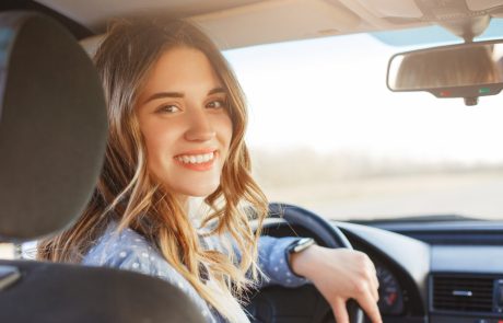 למה ביטוח רכב לנהגים צעירים עולה יותר?
