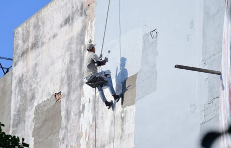 צביעת בניינים ואיטום מעטפת בצבע גמיש: מדריך מלא לוועדי בתים ולמנהלי נכסים