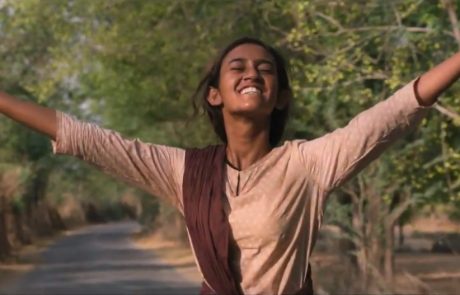 נערת סקייטר: נטפליקס בסרט חדש שמקבץ פמיניזם, מרד מעמדות ואמונה ביכולת לעשות שינוי