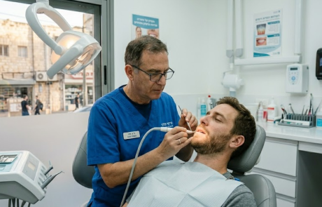 בריאות החניכיים כבסיס לחיוך בריא ואסתטי: המדריך המלא