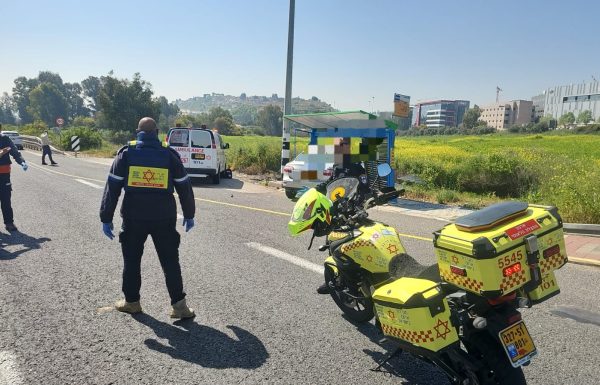 גבר כבן 75 נרצח וצעיר כבן 20 נפצע במצב קשה ולא יציב בפיגוע משולב של דריסה, דקירה וירי בצומת התשבי