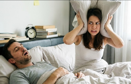 זוגיות בחדר נפרד? כך תפסיקו לנחור ותחזרו לישון ביחד