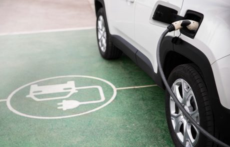 מה עושים כשאין עמדת טעינה בסביבה? מדריך לטעינה זמנית ובטוחה