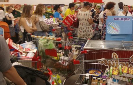 האלימות בישראל | שוב זה קורה: תקף באגרופים בתור בסופרמרקט "כי הזיז לו את העגלה"