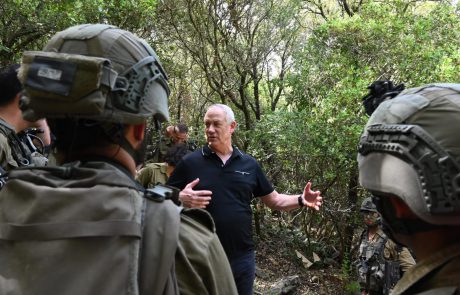 גנץ: חיזבאללה מנסה לאתגר אותנו – והוא יישא בתוצאות