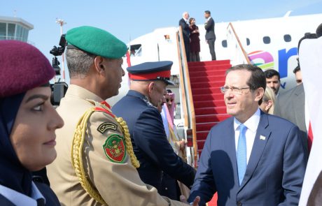 נשיא המדינה נחת בממלכת בחריין והתקבל על ידי שר החוץ של בחריין