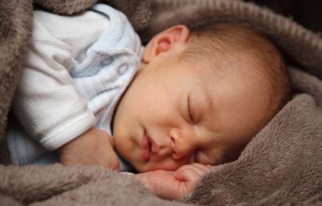 כיצד נעזור לתינוק שלנו לישון טוב יותר בלילה?