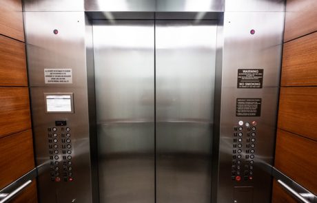 חשיבות לחצן החירום במעלית
