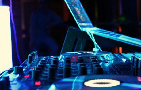 איך לבחור חברה של אטרקציות לחתונה – המדריך המלא לזוגות