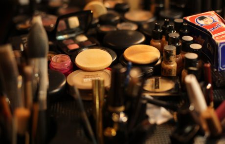 בחירת שידת איפור מודרנית