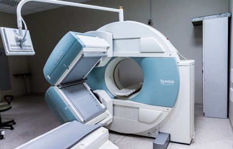תביעת מיליונים נגד אסותא: המטופלת נתקעה במכשיר ה-MRI ונותרה עם נזקים נפשיים קשים