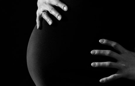 משרד הבריאות: התגלה כי אישה בהריון שעברה החזרת עוברים נושאת עובר שלא תואם לה גנטית