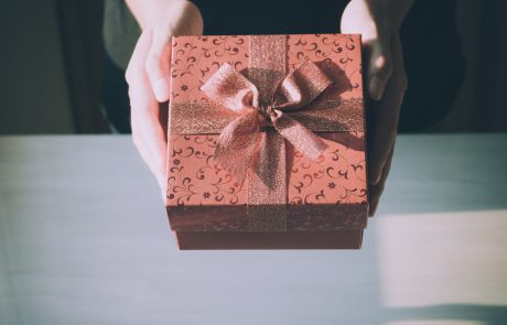 רוצים להעניק מתנה ללקוח? 3 השלבים שיסגרו לכם את הפינה