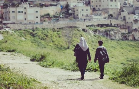 החברה המוסלמית בישראל 2025: צעירה ומשכילה יותר – אך עם אתגרים מתמשכים. דיוקן